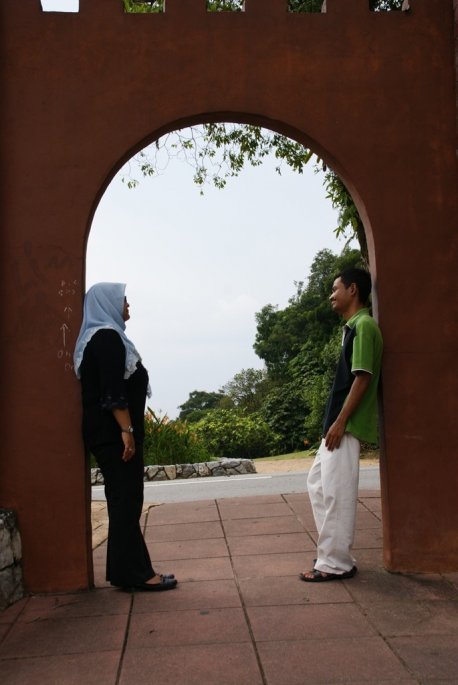 percintaan di pintu gerbang