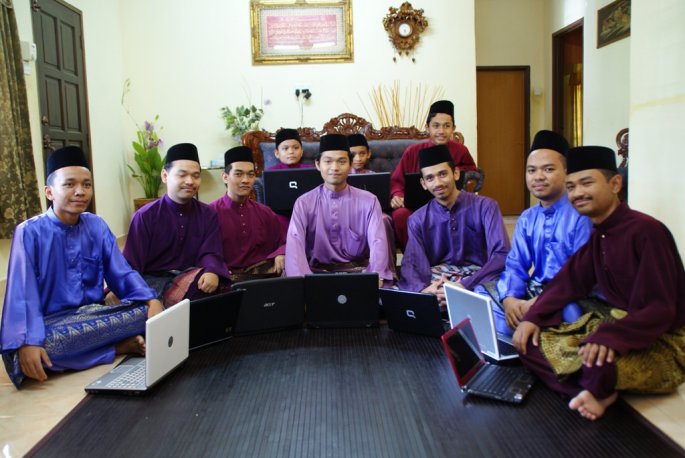 pose raya