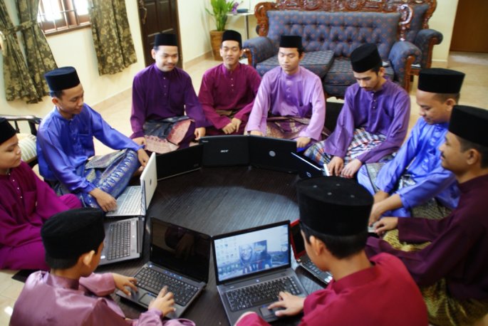pose raya