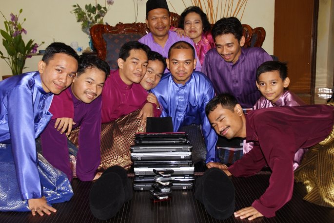 pose raya